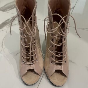 Elegant Lace-Up Peep Toe Boots - Tan